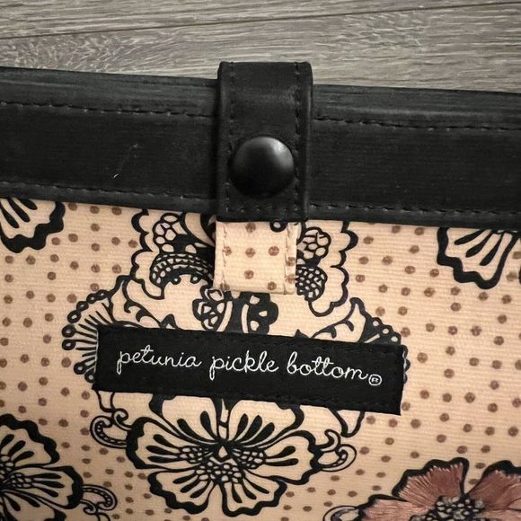 Petunia Pickle Bottom Baby Diaper Bag Pink Parisian Pansy Cross Town Clutch - Picture 3 of 16